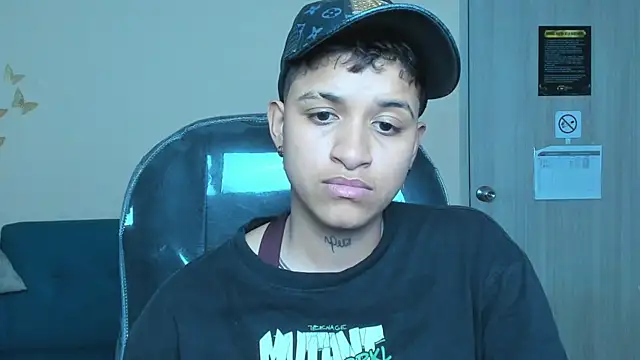 Dominick_jones's cam snapshot