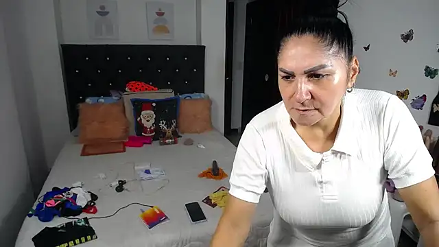 mature_bigboobs10's cam snapshot