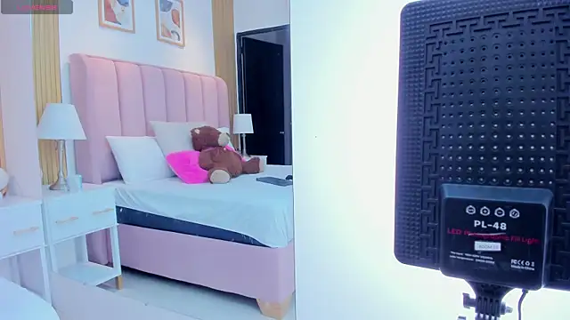 Aithana_Petite's cam snapshot