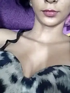 Aaliya_BigBoobs_1's cam snapshot