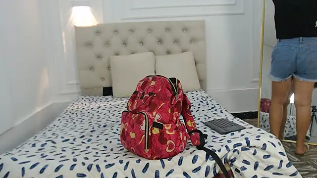 charlotte_dante212's cam snapshot