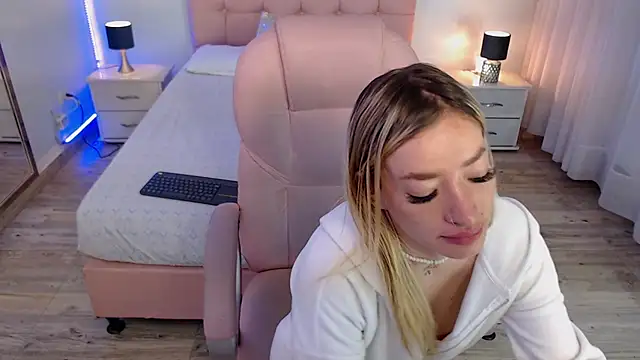 zoe_jones13's cam snapshot