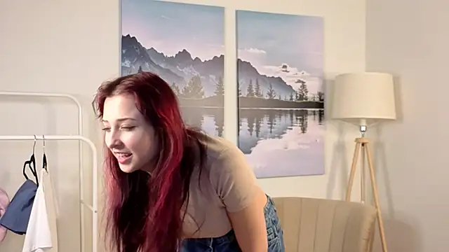 AlyceCinadr's cam snapshot