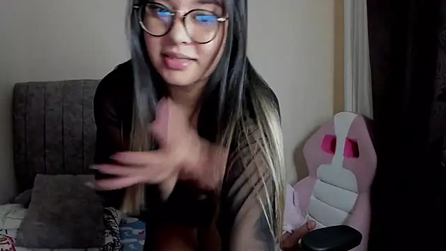 SaraCrow's cam snapshot