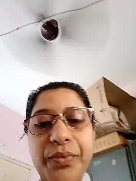 thanusi_2's cam snapshot