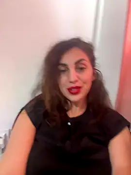 EmaSkyes live sex cam