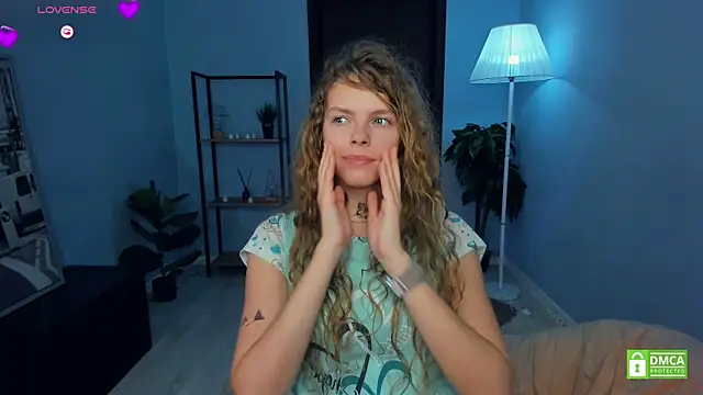 RayaNenlia's cam snapshot