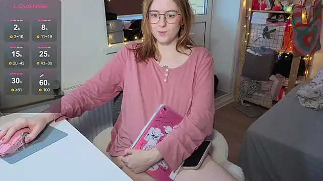 urstripchatgf's cam snapshot