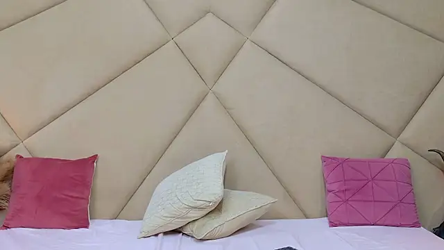 ChloeFrost's cam snapshot