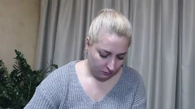 sweetpussy13's cam snapshot