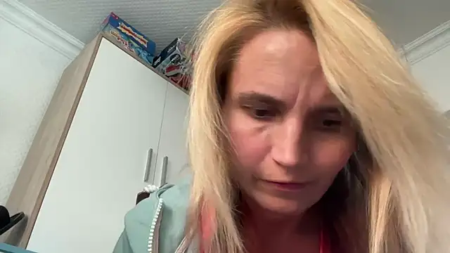 s-te-fan-i's cam snapshot