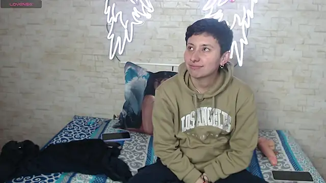 Gaby_and_Mei's cam snapshot