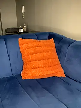 Curveysinaa's cam snapshot