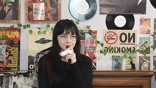 BereniceBattersby's cam snapshot