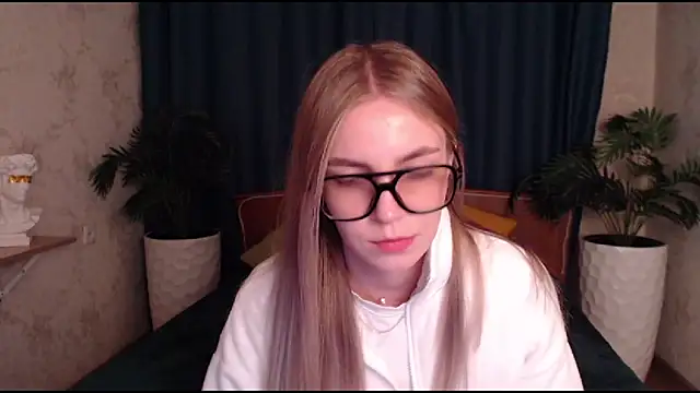 HitGyrl's cam snapshot