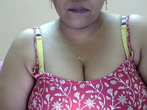 Chatwithsia's cam snapshot