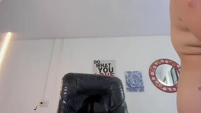 Majo_baby's cam snapshot