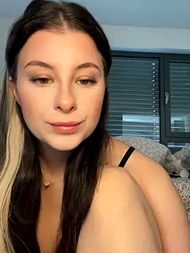 Mia-Minou's cam snapshot