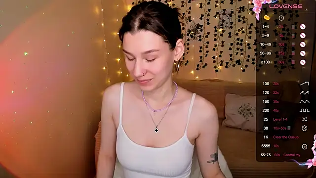 LinaBlossom_'s cam snapshot