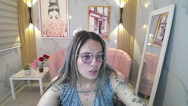 Jade_Jones_a's cam snapshot