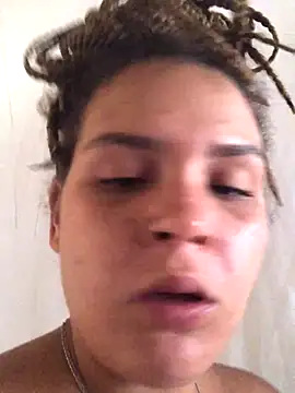 AliceXmoore's cam snapshot