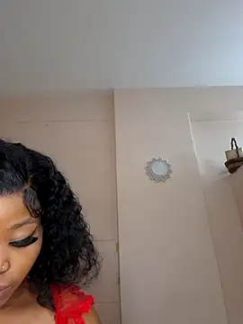 ItsLeyaa's cam snapshot