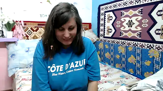 AdelineBlueEyes's cam snapshot