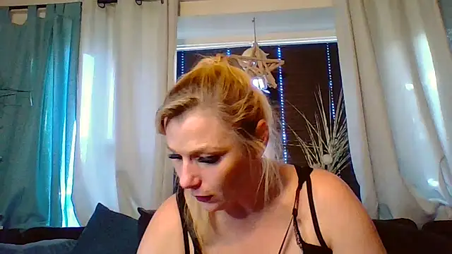 DevilsAngel13's cam snapshot