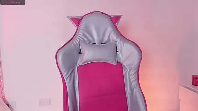 clover_tter_'s cam snapshot