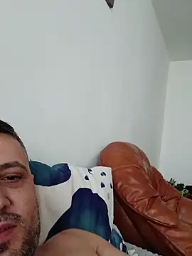 Aly-john1985's cam snapshot