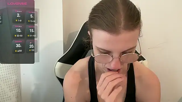 BustyKellyXXX's cam snapshot