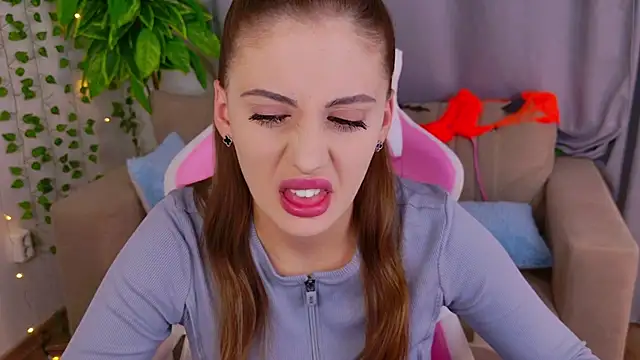 ViolaParkerss's cam snapshot