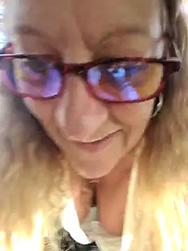 HotWifeLyn68's cam snapshot