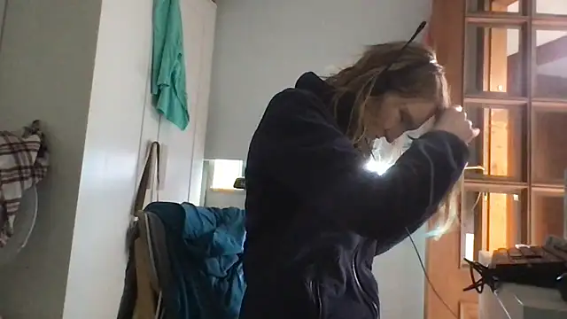 MeluaMauritius's cam snapshot