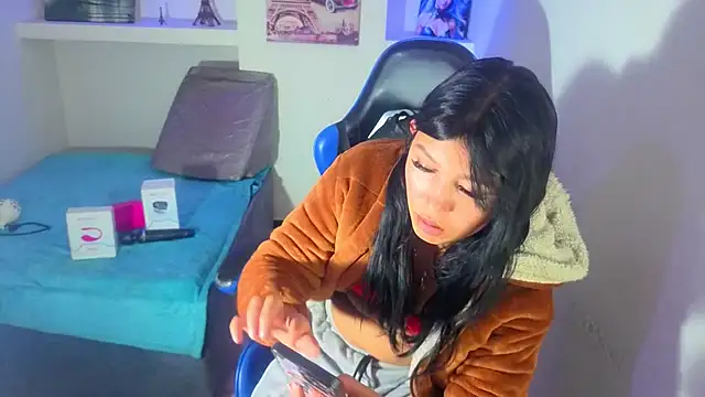 emily_rosse04's cam snapshot