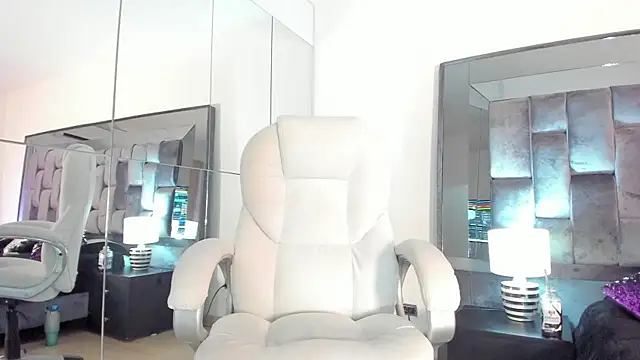 zinnia_mosley's cam snapshot