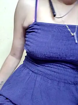 POOJALOVEHOT's cam snapshot