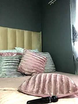 Nicole_Liam_'s cam snapshot