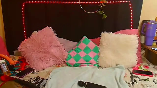 AmazingDarkDoll's cam snapshot