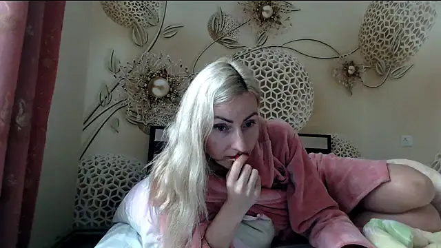 Yourrealgirl's cam snapshot