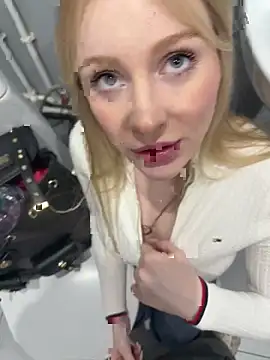 CaseyCumFace live sex cam