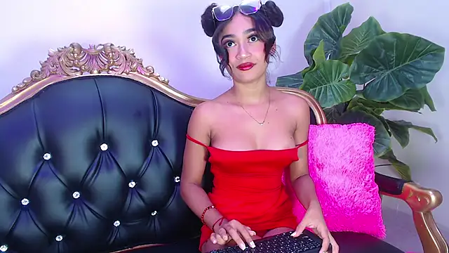 PetiteLuxury's cam snapshot