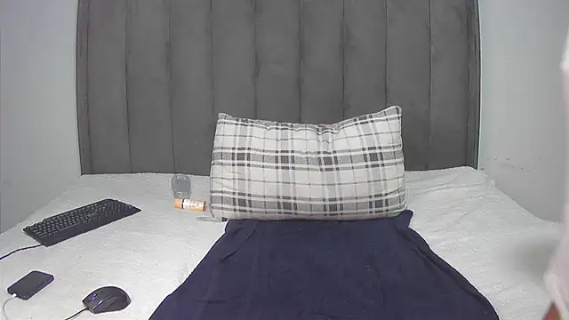 KinkyLinah's cam snapshot