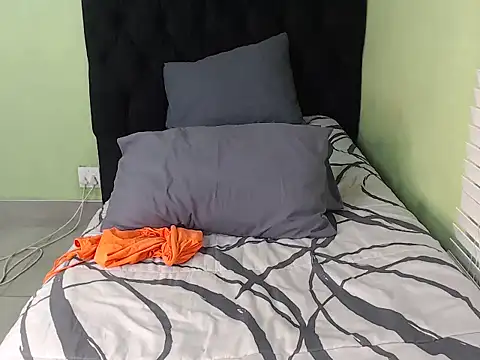 ThickPearlx23's cam snapshot