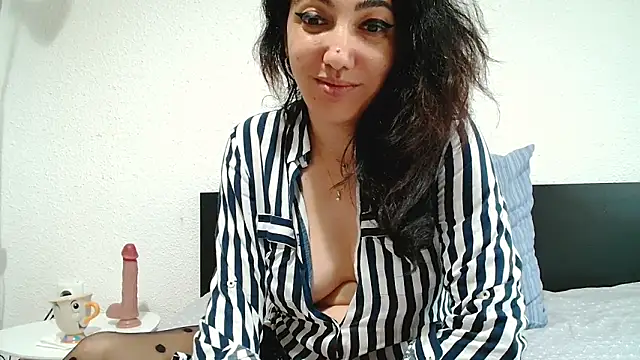 CharmingPearl's cam snapshot