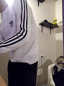 LeonRoots's cam snapshot