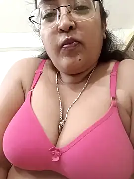 LAVERNIYA_'s cam snapshot