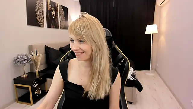 LindaSandy_1's cam snapshot