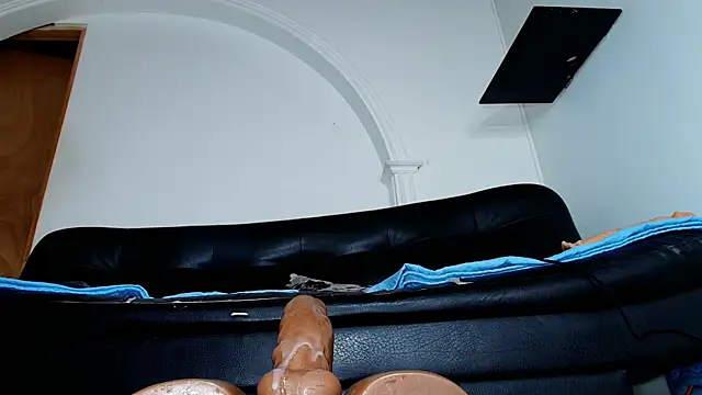 sofi_decker's cam snapshot