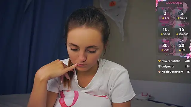 LoraDavi live sex cam